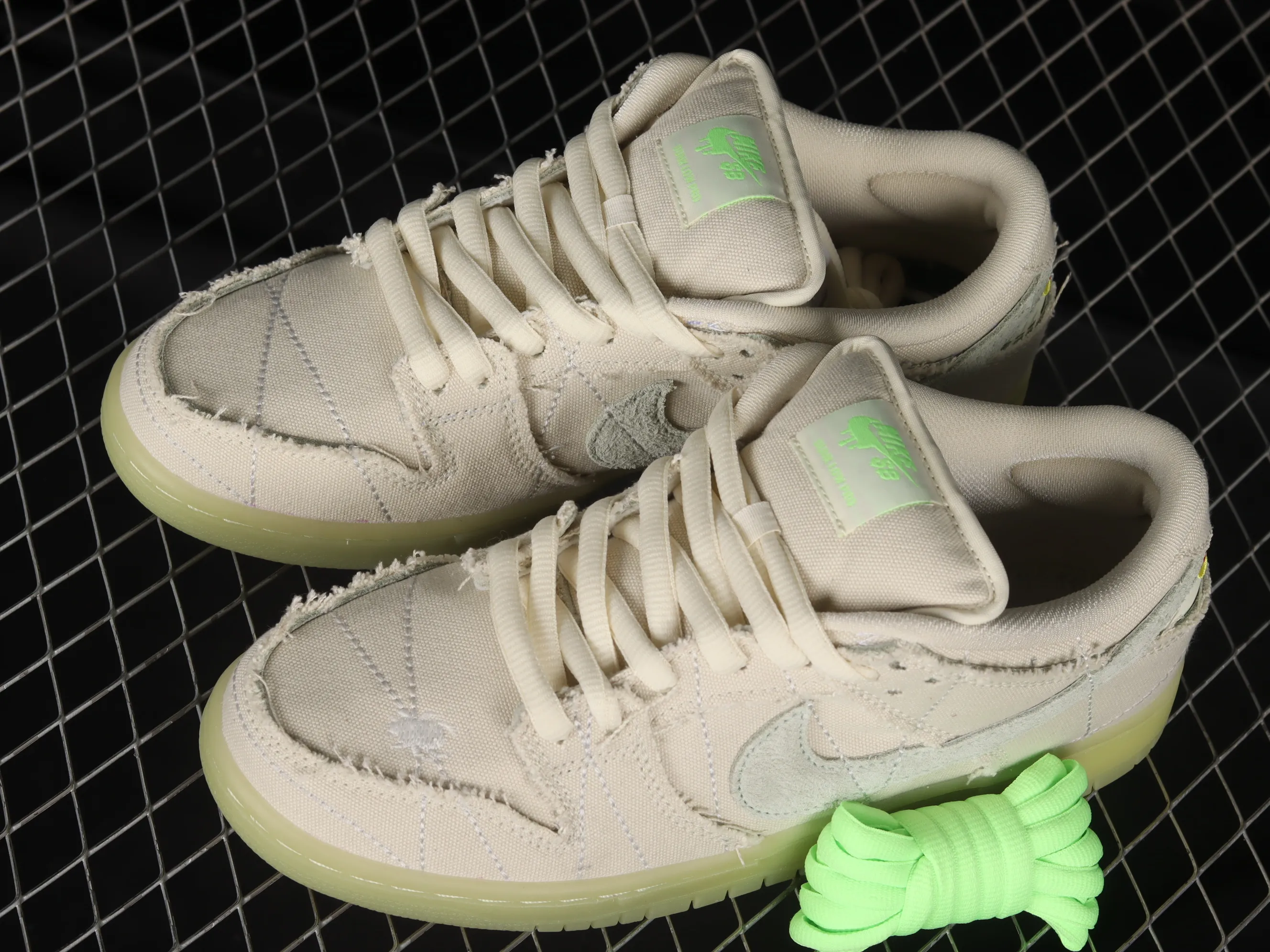 All Categories Nk SB Dunk Series Nk SB Dunk Low Low-top Sneakers M Version Pure Original Nk SB Dunk Low "Mummy" Luminous SB Smashing Backboard Fashion Casual Sneakers DM0774-111